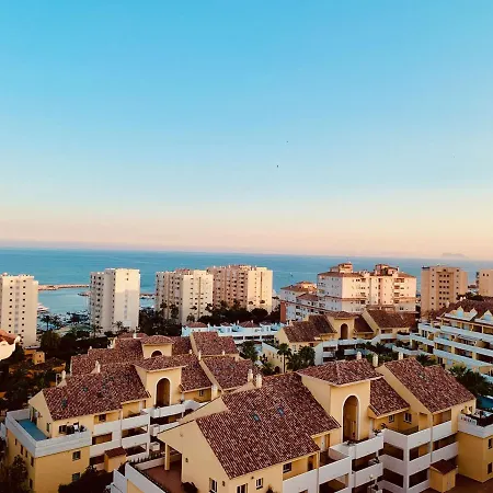 Penthouse Mit Private Dachterrasse Und Blick Auf Meer, Berge ,hafen *