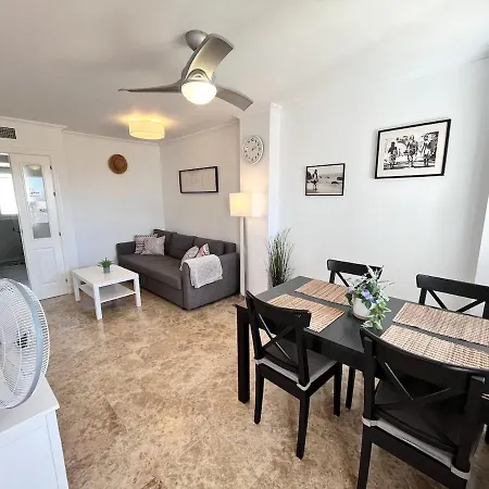 Penthouse Mit Private Dachterrasse Und Blick Auf Meer, Berge ,hafen