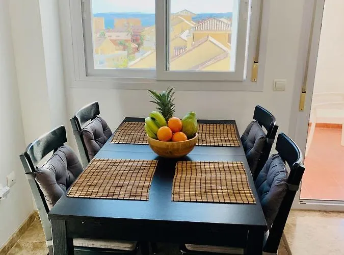 Penthouse Mit Private Dachterrasse Und Blick Auf Meer, Berge ,hafen Apartment