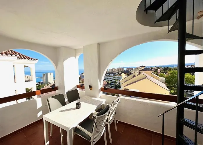 Penthouse Mit Private Dachterrasse Und Blick Auf Meer, Berge ,hafen 公寓 埃斯特波纳