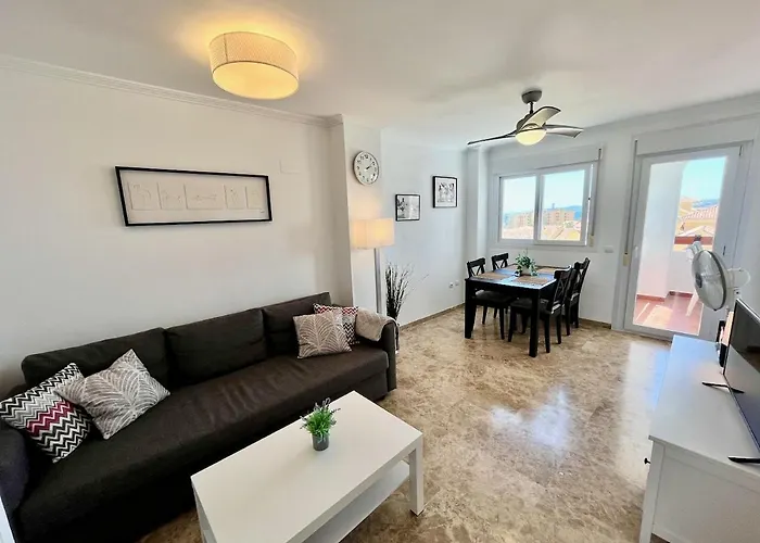 Penthouse Mit Private Dachterrasse Und Blick Auf Meer, Berge ,hafen