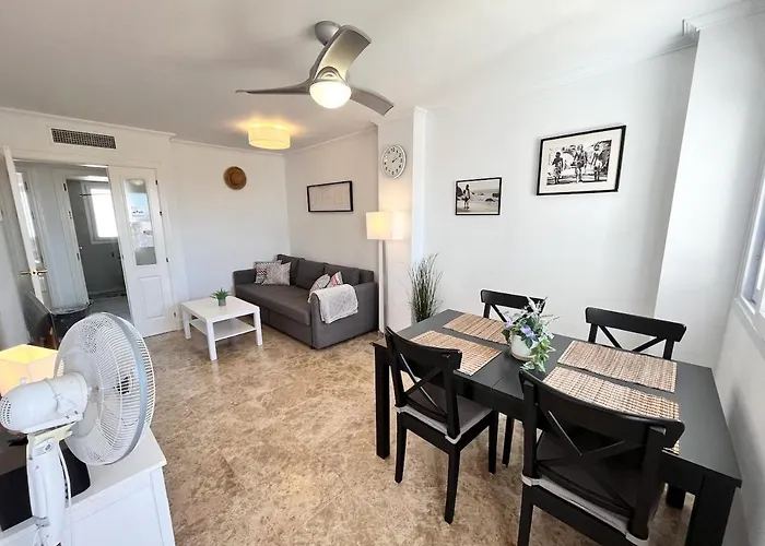 Penthouse Mit Private Dachterrasse Und Blick Auf Meer, Berge ,hafen