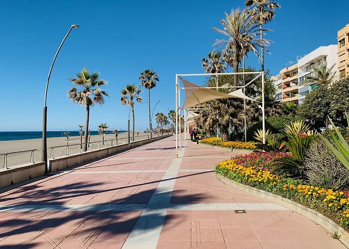 Penthouse Mit Private Dachterrasse Und Blick Auf Meer, Berge ,hafen