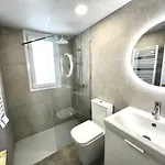 Penthouse Mit Private Dachterrasse Und Blick Auf Meer, Berge ,hafen