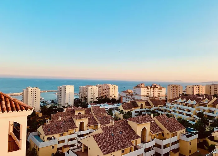 Penthouse Mit Private Dachterrasse Und Blick Auf Meer, Berge ,hafen *