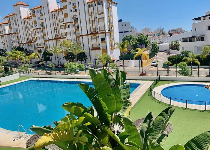 Penthouse Mit Private Dachterrasse Und Blick Auf Meer, Berge ,hafen