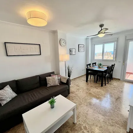 Penthouse Mit Private Dachterrasse Und Blick Auf Meer, Berge ,hafen